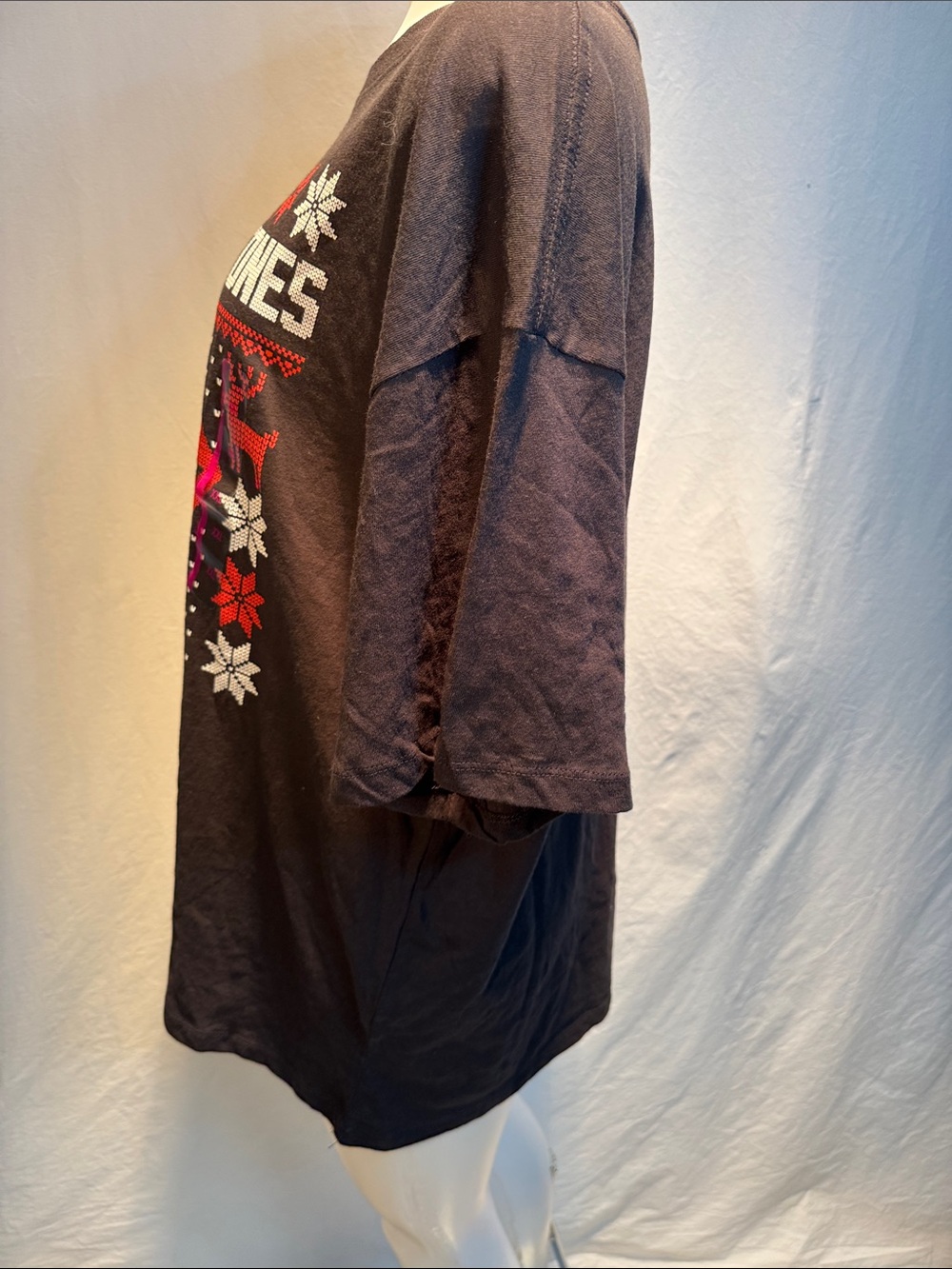 the Rolling Stones Black Tee with Red Tongue Holiday Graphic - Picture 4 of 8
